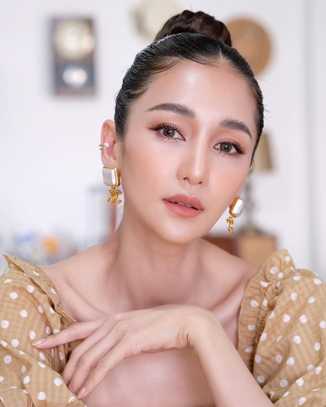 เนย โชติกา