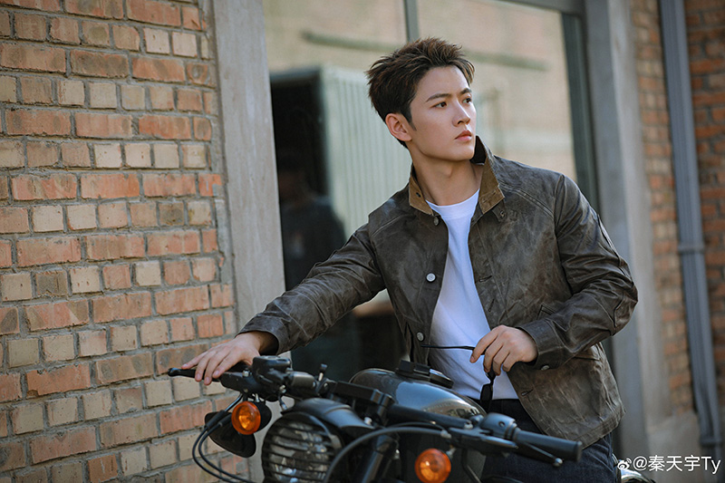 ฉินเทียนอวี่ ประวัติ