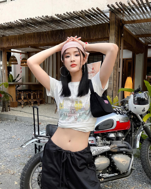 แพรว เฌอมาวีร์ ประวัติ