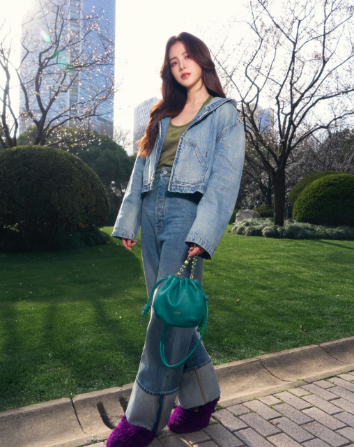 ใบเฟิร์น พิมพ์ชนก แฟชั่น