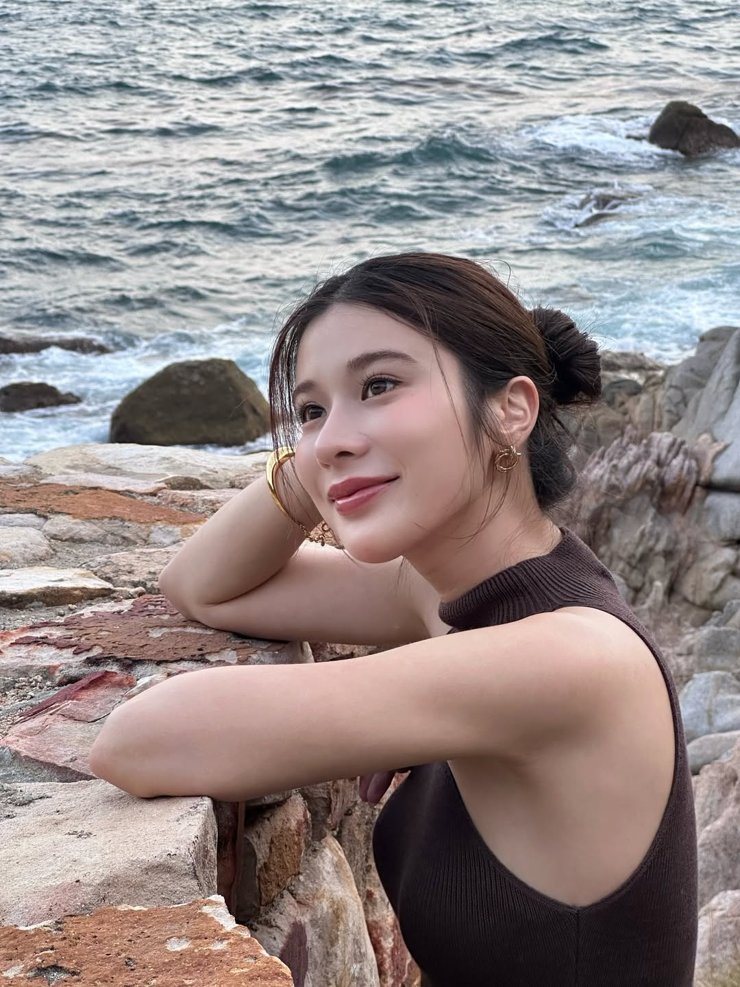 เก้า สุภัสสรา อวดลุคเซ็กซี่ซู่ซ่าริมทะเล