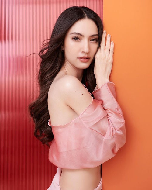 แอนน่า กลึคส์