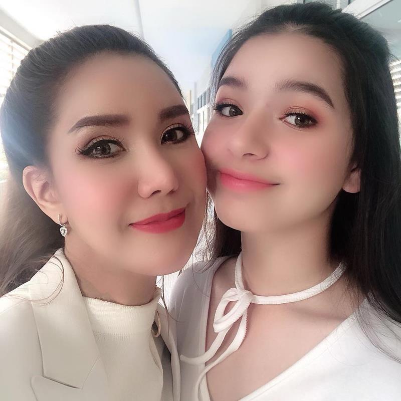 ต้อม รัชนีกร วีวี่ เวอร์โรนิก้า