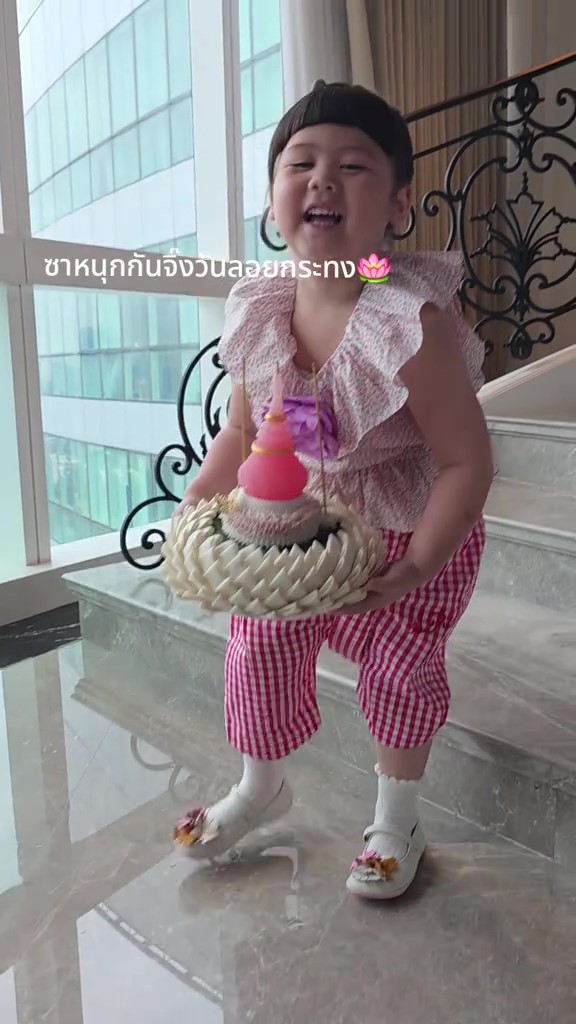 น้องแอบิเกล สวมชุดไทย ซ้อมลอยกระทง