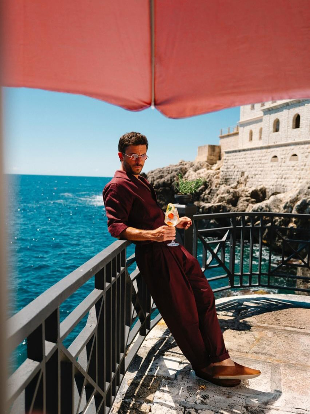 โจนาธาน เบลีย์ คว้าตำแหน่งหนุ่มเซ็กซี่ที่สุดแห่งปี 2025