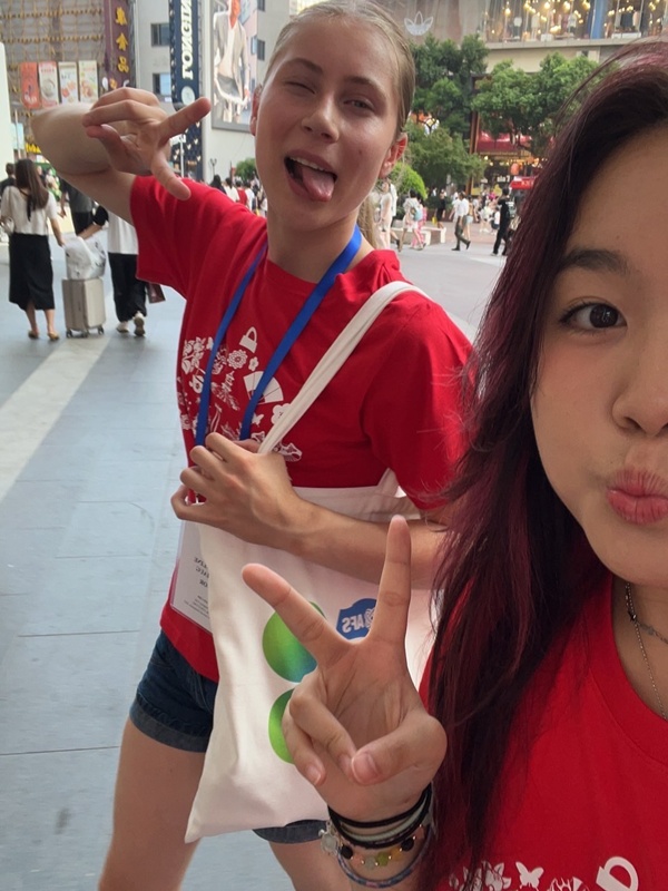 น้องนกยูง ลูกสาวเสนาลิง