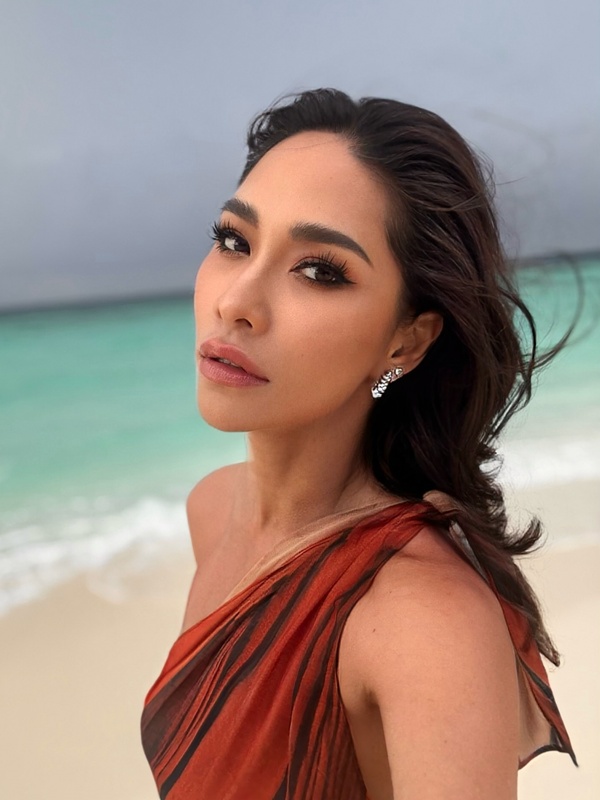 พลอย เฌอมาลย์ ลงคลิปหนุ่มคนดังตามจีบ