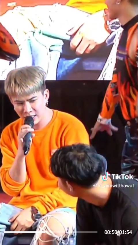 เอม ตามใจตุ๊ด โดนยายเมาป่วนคอนเสิร์ต