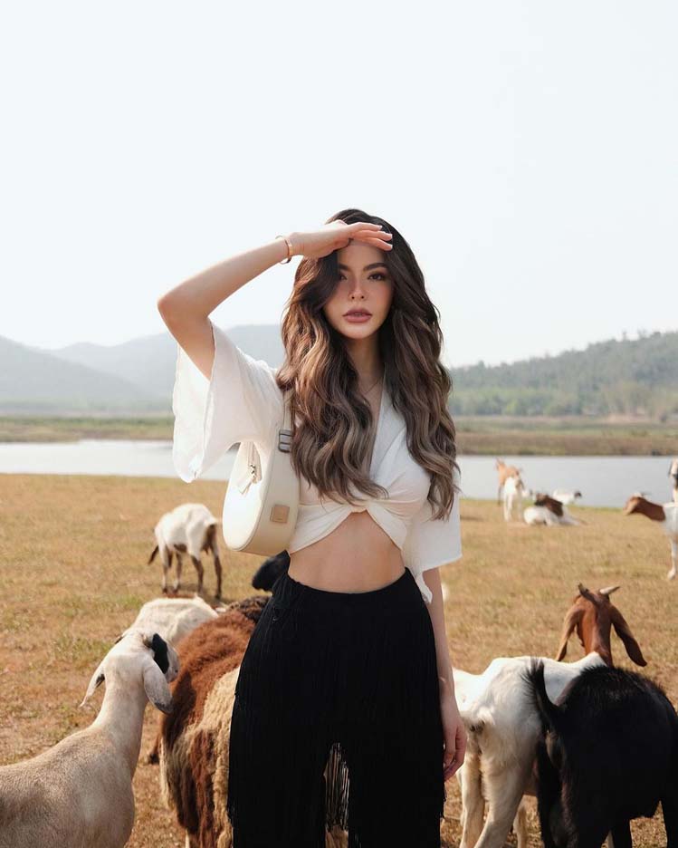 เฟิร์น เฌอลิน