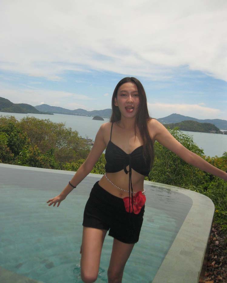 แพรว นฤภรกมล