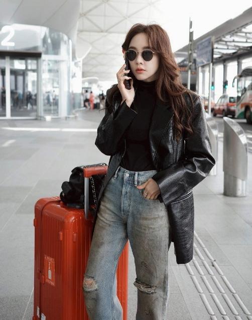 ส่องแฟชั่นกางเกงยีนส์เปื้อน ๆ ฉบับซุปตาร์ กับลุคเก๋ ๆ มีไว้อินเทรนด์ก่อนใคร