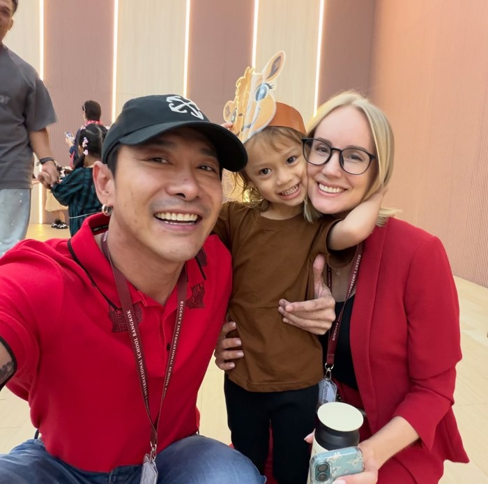 บอย ภิษณุ ร่วมเฟรม อแมนดา เชียร์ลูกสาวที่งานโรงเรียน