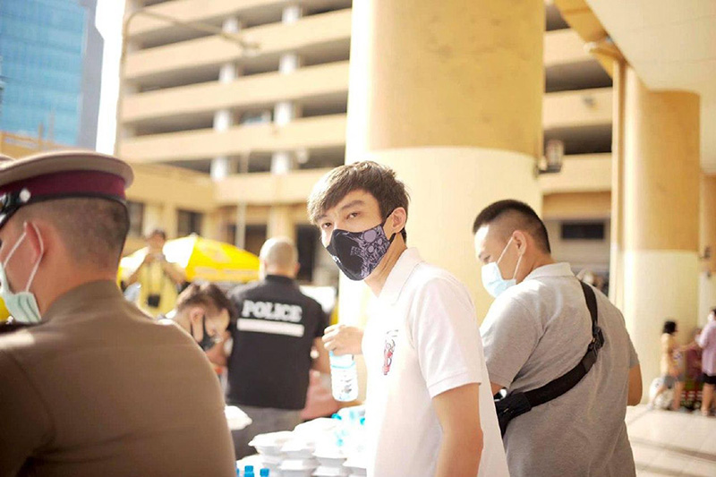 เบนซ์ เดม่อน ประวัติ