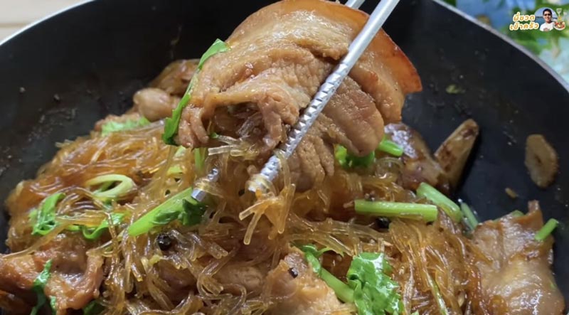 สามชั้นอบวุ้นเส้น