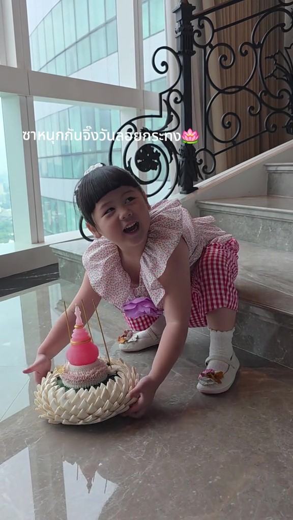 น้องแอบิเกล สวมชุดไทย ซ้อมลอยกระทง