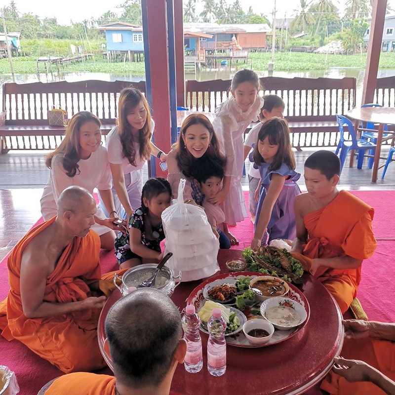 กบ บรู๊ค