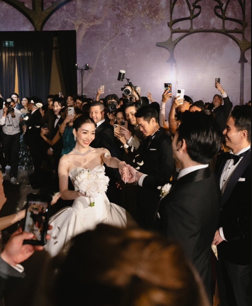 วุ้นเส้น วิริฒิพา กับ 2 ชุดแต่งงานในไทย สวยสง่า เรียบหรู ดูดี