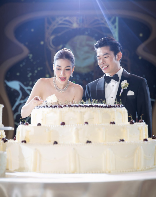 วุ้นเส้น วิริฒิพา กับ 2 ชุดแต่งงานในไทย สวยสง่า เรียบหรู ดูดี