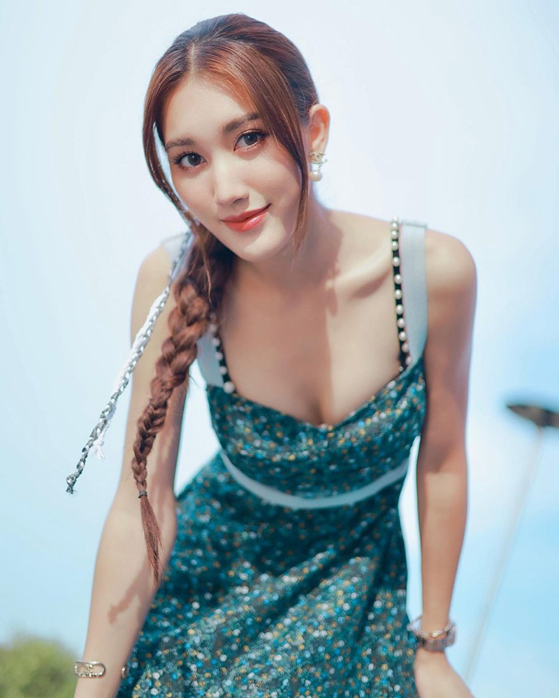 เบส รักษ์วนีย์