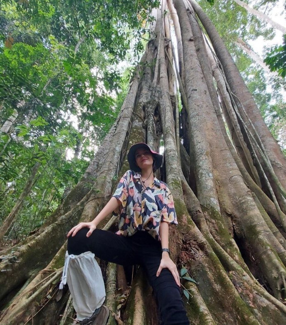 มารีญา พูลเลิศลาภ