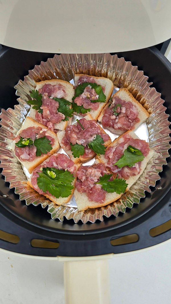 ขนมปังหน้าหมูในหม้อทอดไร้น้ำมัน สูตรอาหาร เมนูหม้อทอด อาหารไทย