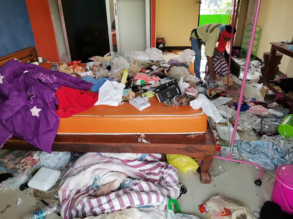 ขยะล้นห้อง