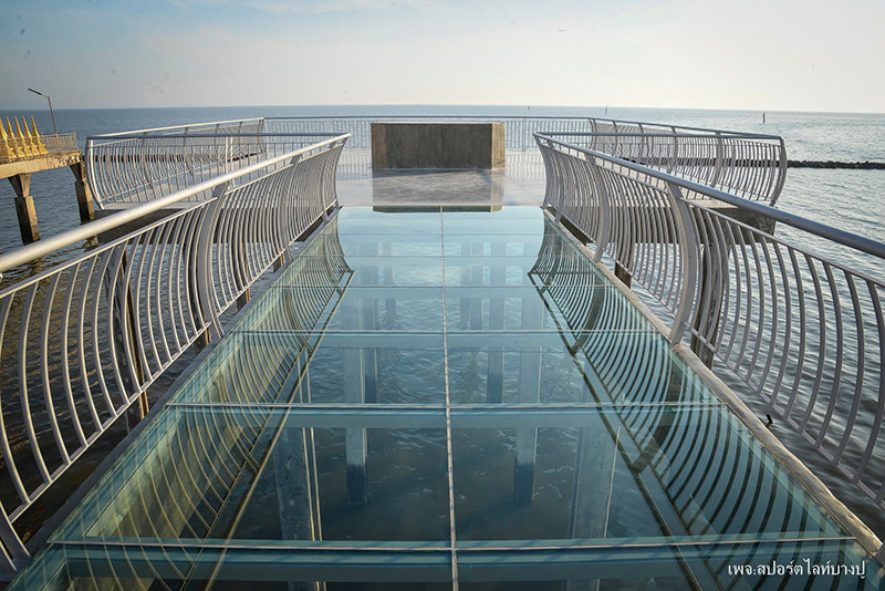 สกายวอล์กวัดหงษ์ทอง