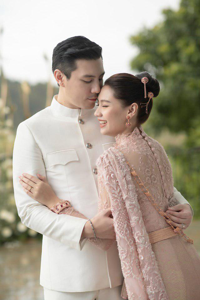 แหวนหมั้น แหวนแต่งงาน