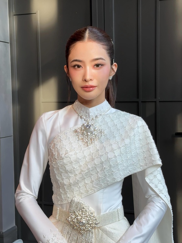 มายด์ ลภัสลัล ควง พาย สุนิษฐ์ เข้าพิธีมงคล