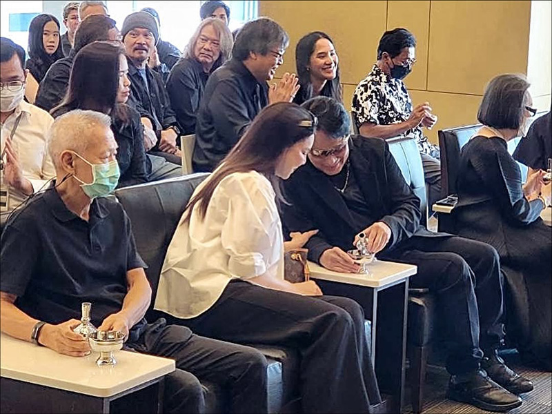 นักร้อง ร่วมทำบุญรำลึก เต๋อ เรวัต พุทธินันทน์