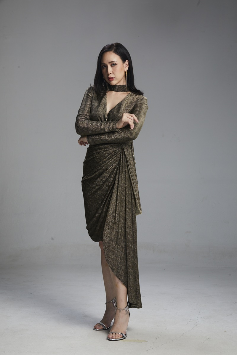 พิศวาสข้ามภพ ฝ้าย เวฬุรีย์