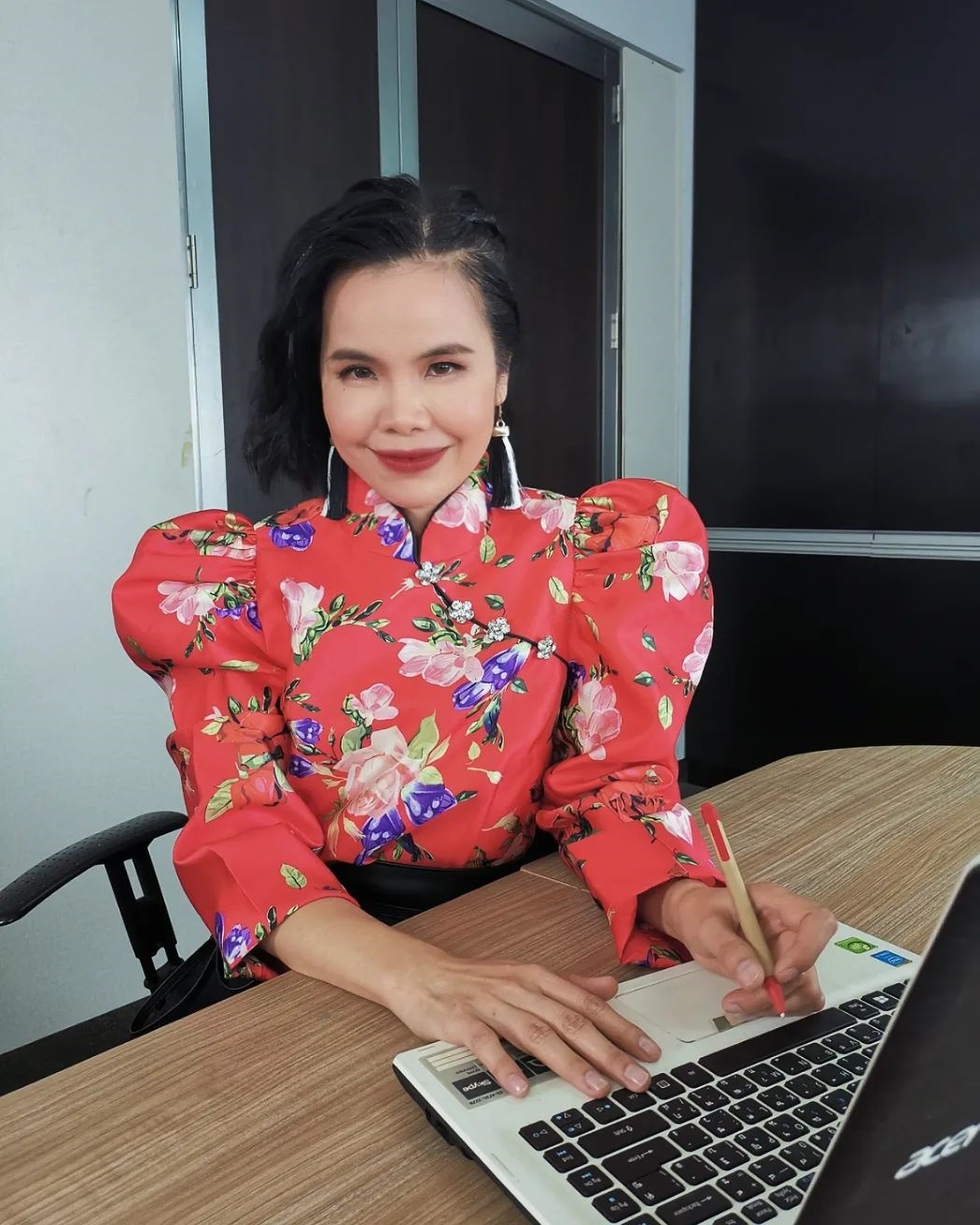 อิสร์ อิสรพงศ์, รุ้ง ราวรรณ