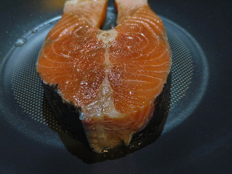 สเต๊กปลาแซลมอนซอสเนยสดกระเทียม เมนูสเต๊กปลาแซลมอน อาหารฝรั่ง เมนูสุขภาพ