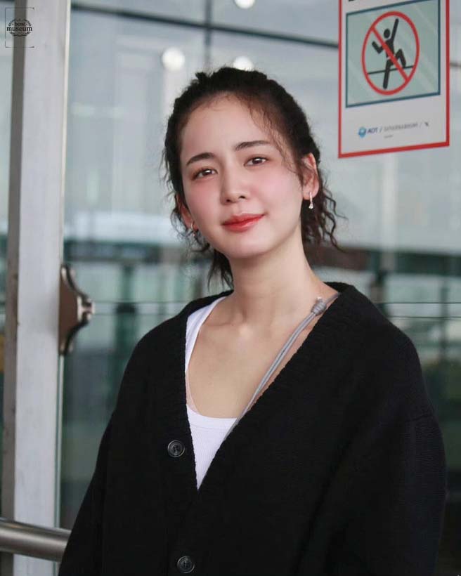 โบว์ เมลดา ลุคใหม่ ผมหยิกลอนสวยน่ารักสดใส ก่อนบินไปเรียนต่อที่อังกฤษ