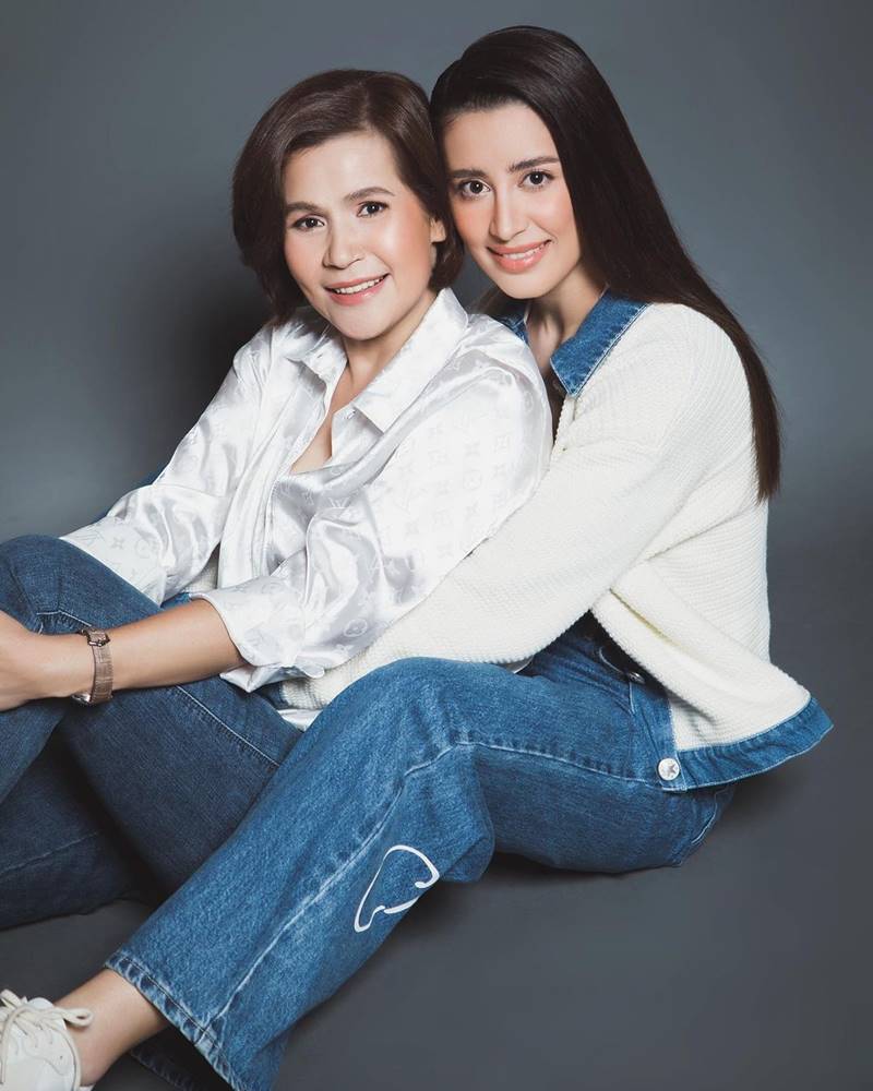 จีนส์ จิรชยา, นก จริยา, จอนนี่ แอนโฟเน่