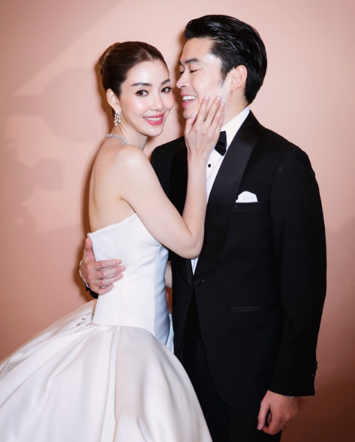 วุ้นเส้น วิริฒิพา กับ 2 ชุดแต่งงานในไทย สวยสง่า เรียบหรู ดูดี