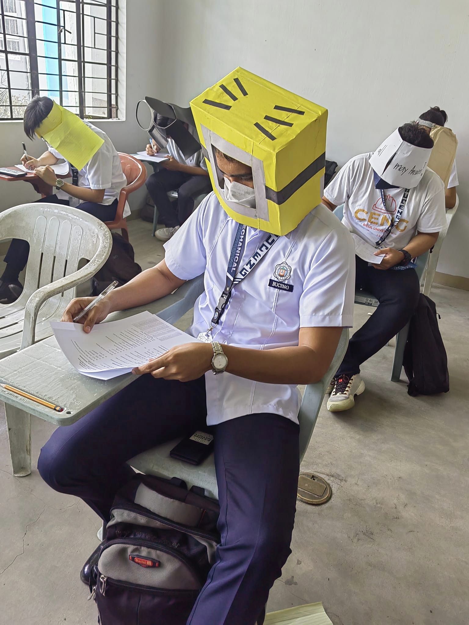 หมวกกันลอกข้อสอบ