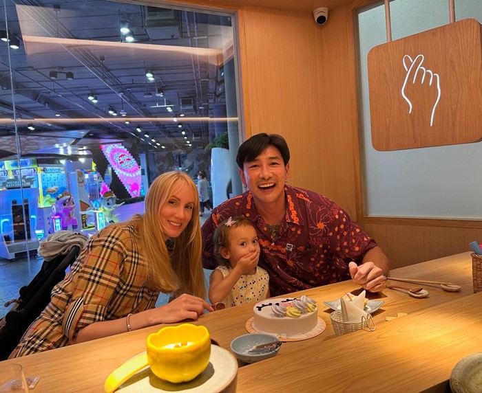 บอย ภิษณุ ร่วมเฟรม อแมนดา เชียร์ลูกสาวที่งานโรงเรียน