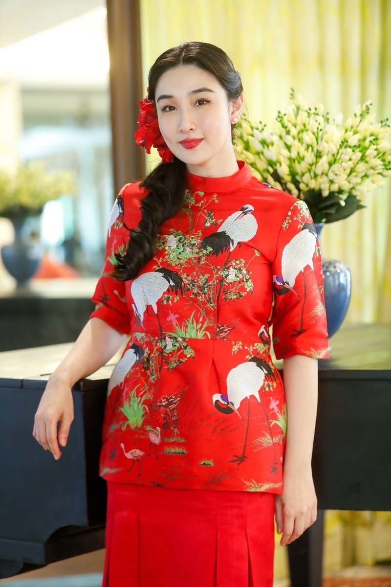 เรือนโชนแสง กระติ๊บ ชวัลกร