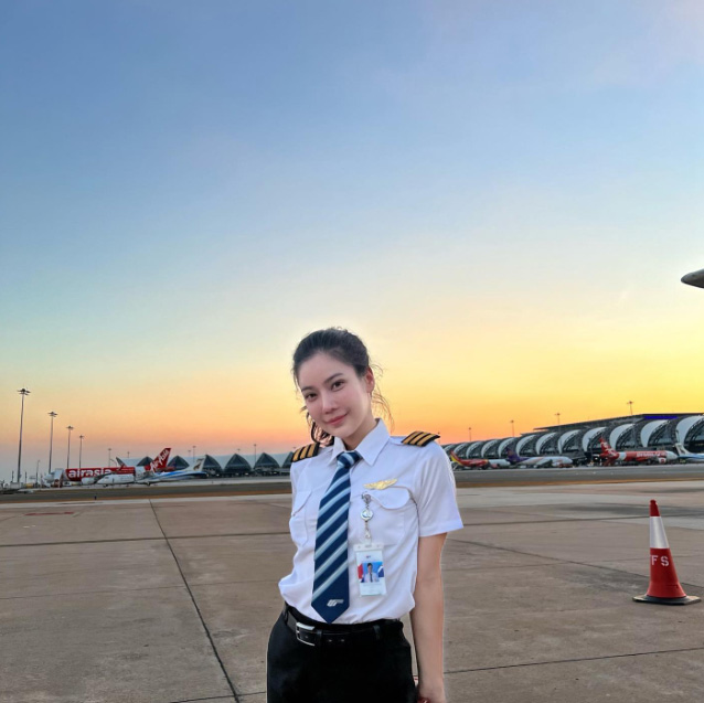 ก้อย กรกช ประวัติ