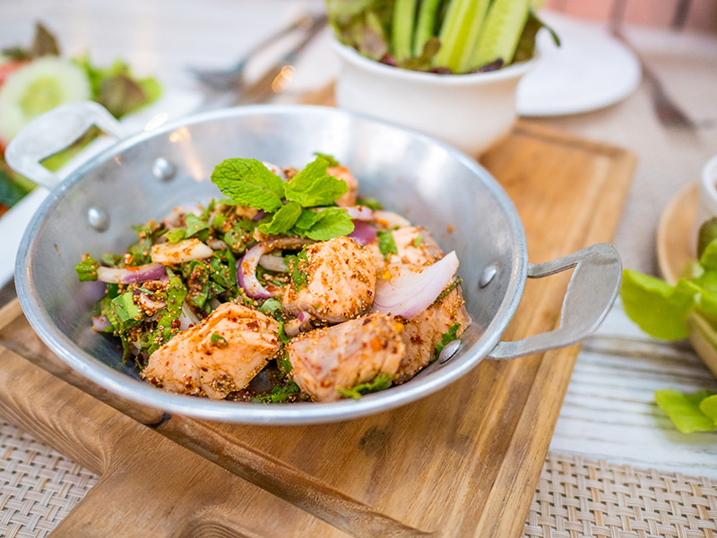 ลาบแซลมอนสุก สูตรเมนูปลาแซลมอน สูตรอาหาร