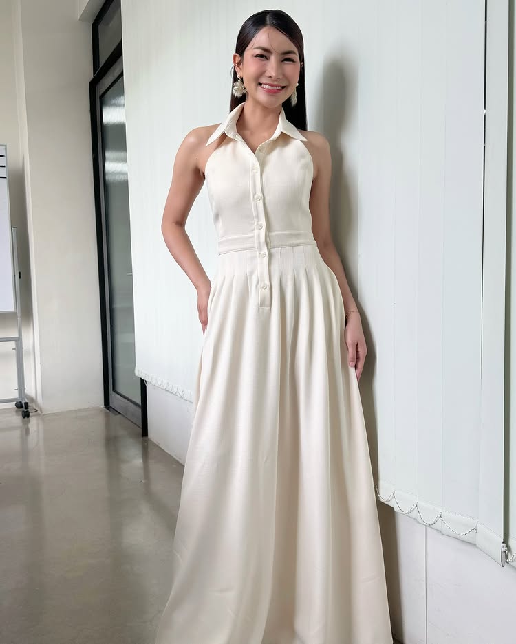 ข้าวทิพย์ ธิดาดิน นักร้องลูกทุ่งสุดฮอต นุ่งน้อยห่มน้อย อวดอึ๋มเบา ๆ ริมหาด  