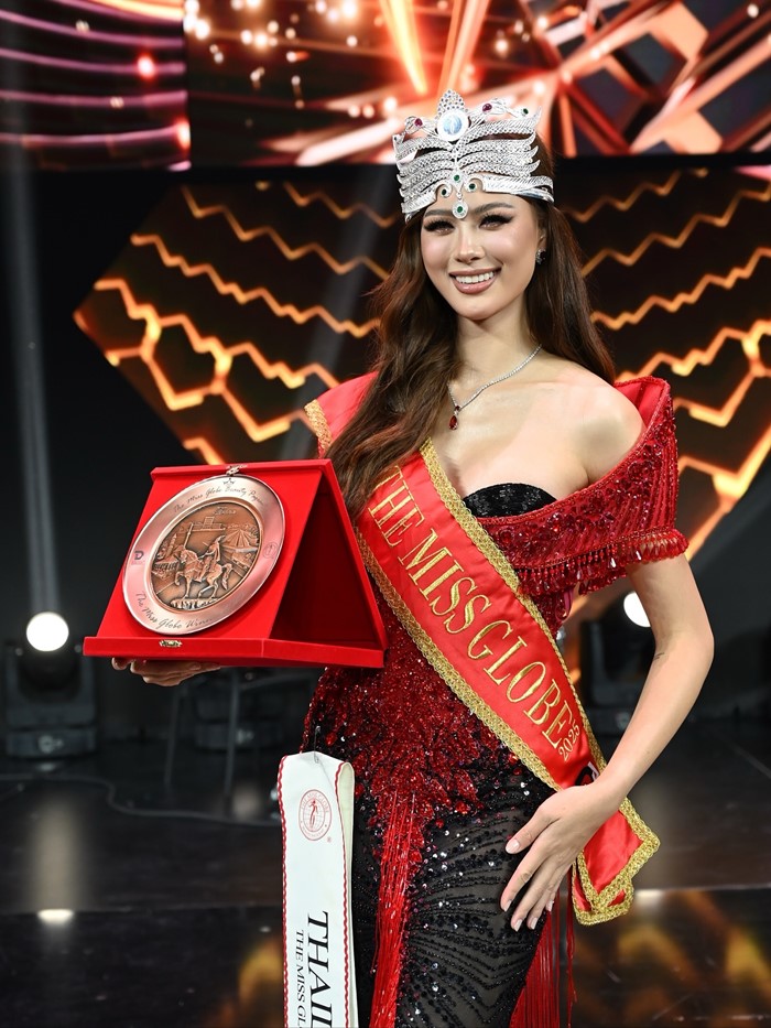 เฌอเอม ชญาธนุส สร้างประวัติศาสตร์ คว้ามง The Miss Globe 2025 มงแรกไทยรอบ 100 ปี