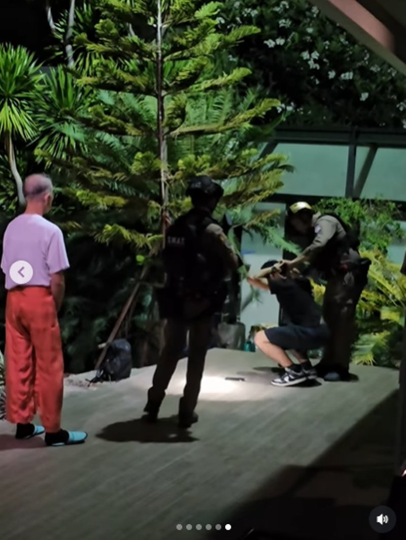 บัว สโรชา ผวาหนัก ! ชายชุดดำปีนเข้าบ้าน ค้นตัวพบของทำอึ้ง ซัดนโยบาย...เสรี