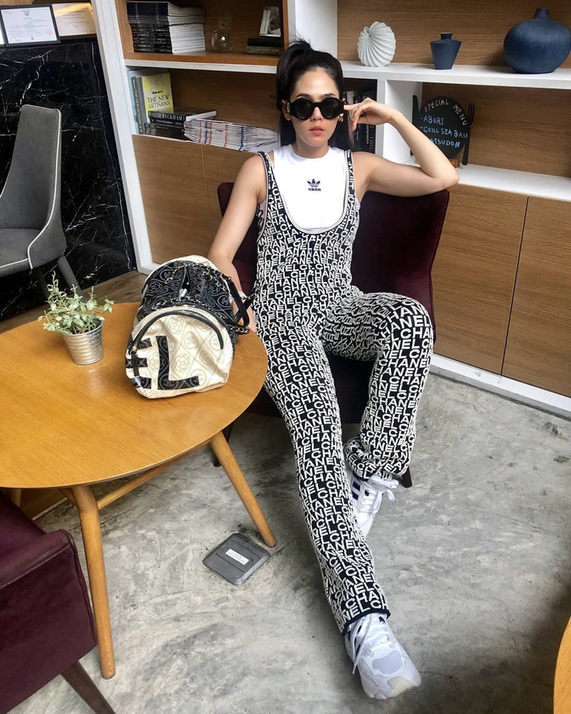 ชมพู่ อารยา