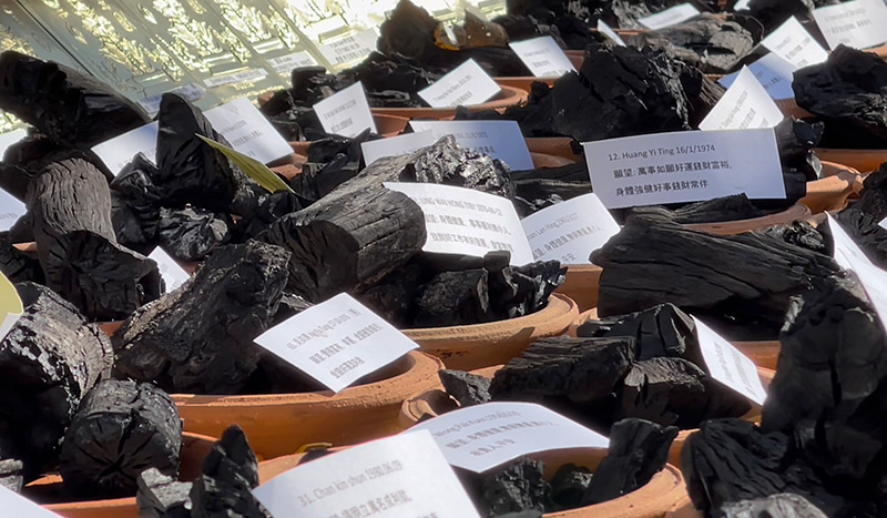 องค์สี่หูห้าตา