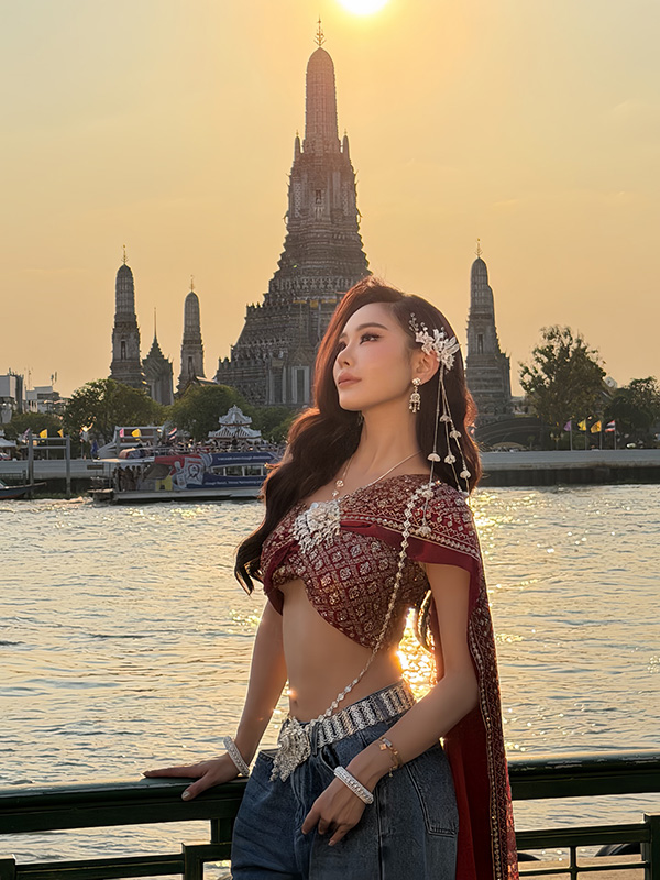 สไบกับกางเกงยีนส์