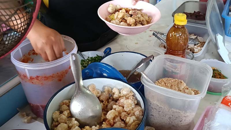 หมี่กากหมูป้าพร ตลาดโคกกลอย