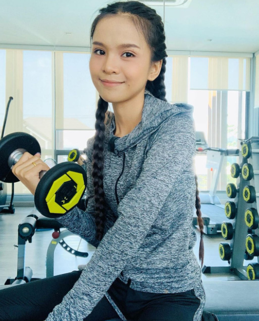 อาม ชุติมา ศัลยกรรมอะไรมาบ้าง เปิดภาพหน้าเก่า VS หน้าใหม่