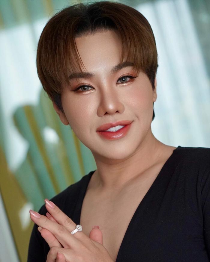 ดีเจบุ๊กโกะ